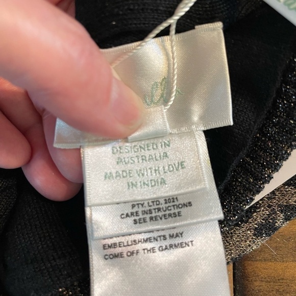 NWT Camilla Abington Palace knit metallic animal print beanie with pompom - Picture 10 of 10